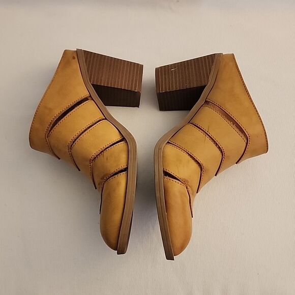 DV By Dolce Vita Juicy Cognac Pointy Toe Slip On Heeled Mules size 7.5 - Picture 3 of 10